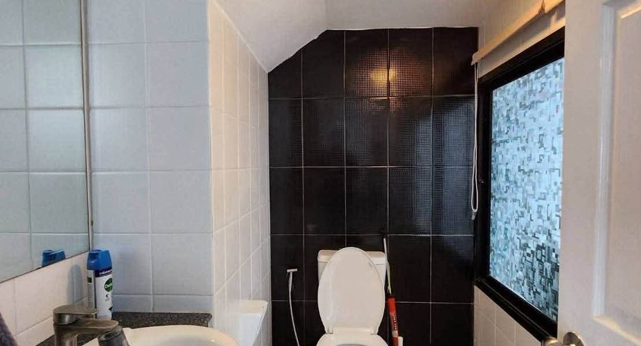For rent 3 bedrooms townhouse in Suan Luang, Bangkok