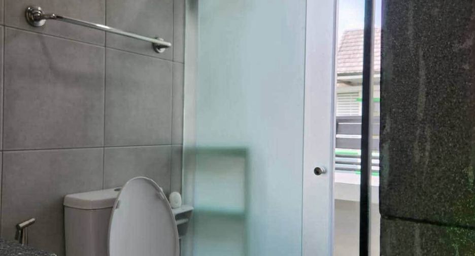 For rent 3 bedrooms townhouse in Suan Luang, Bangkok