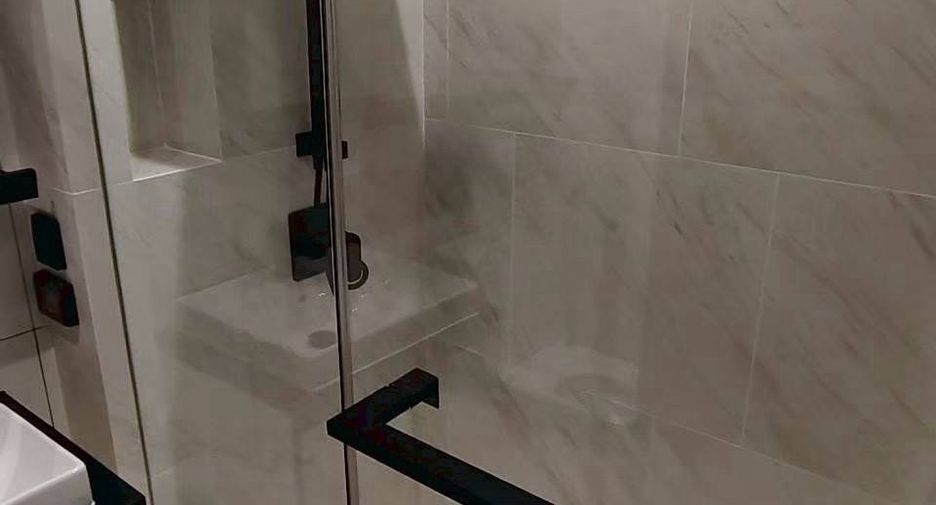For rent 2 bedrooms condo in Khlong San, Bangkok