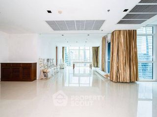 Аренда 4 спальни кондо в Патхум Щан, Бангкок