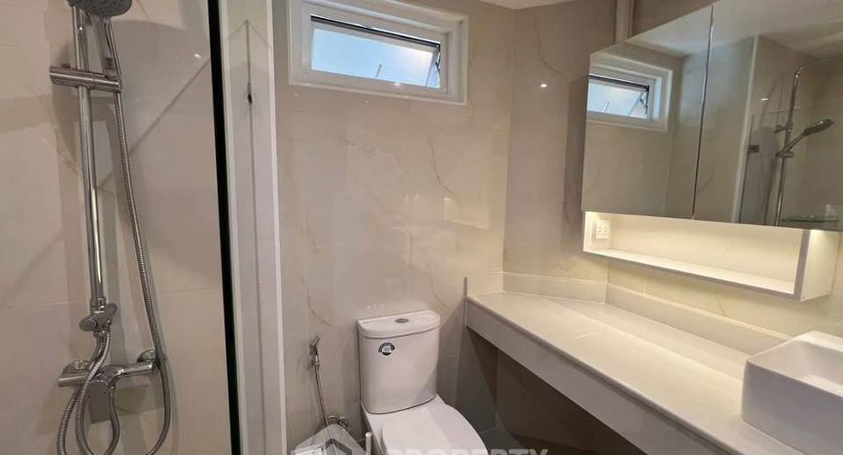 For rent 2 ベッドルーム condo in Yan Nawa, Bangkok