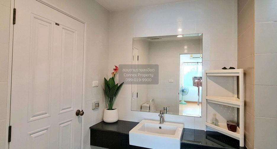 For rent 3 bedrooms townhouse in Suan Luang, Bangkok