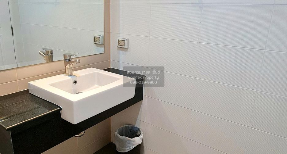 For rent 3 bedrooms townhouse in Suan Luang, Bangkok