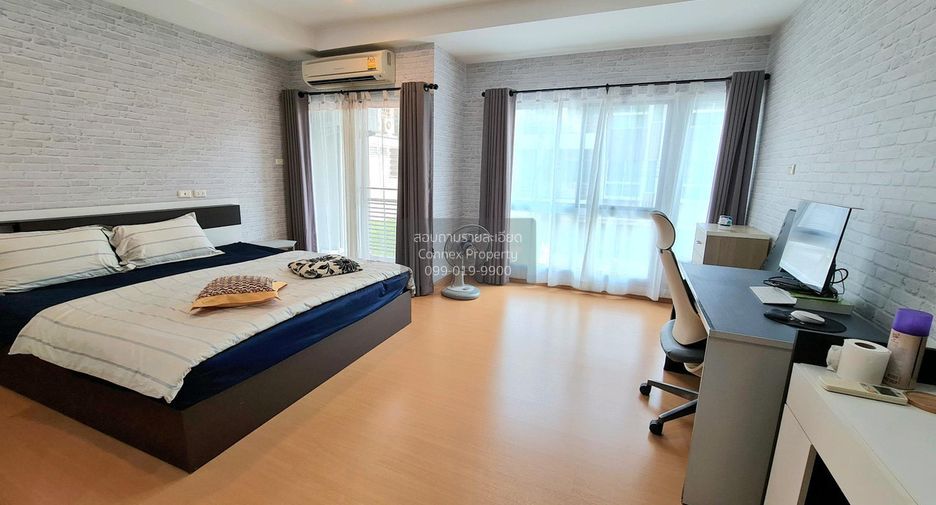 For rent 3 bedrooms townhouse in Suan Luang, Bangkok