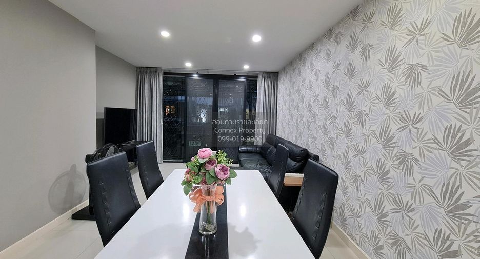 For rent 3 bedrooms townhouse in Suan Luang, Bangkok