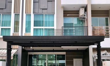 For rent 3 bedrooms townhouse in Suan Luang, Bangkok