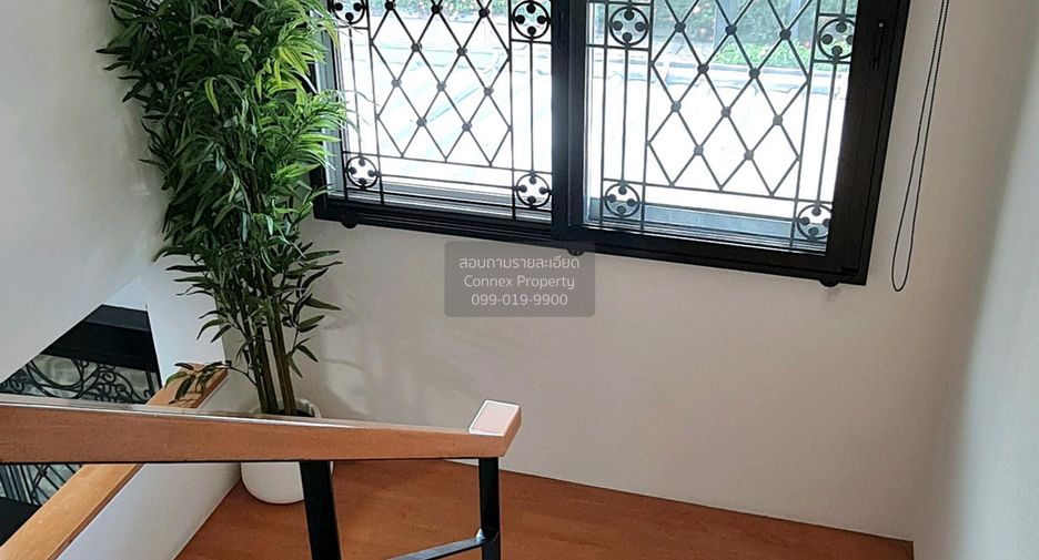 For rent 3 bedrooms townhouse in Suan Luang, Bangkok