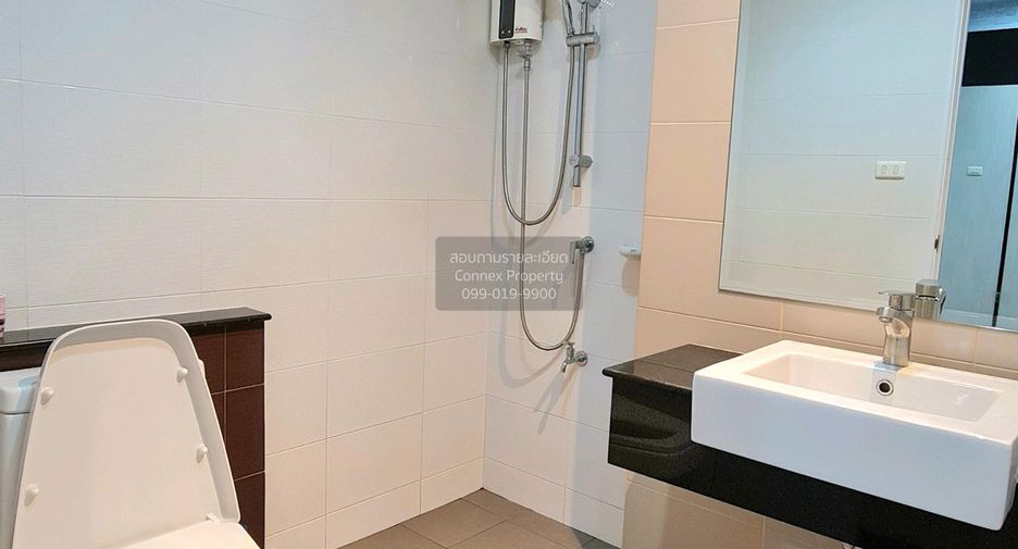 For rent 3 bedrooms townhouse in Suan Luang, Bangkok