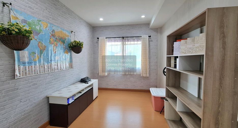For rent 3 bedrooms townhouse in Suan Luang, Bangkok