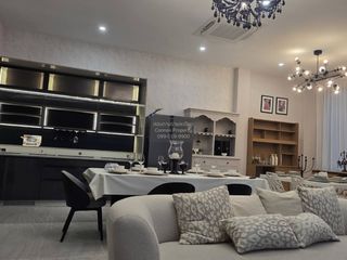 Haus zur Miete mit 5 Zimmer in Bang Kapi, Bangkok