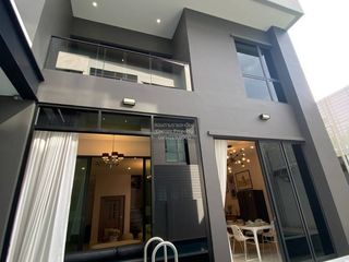 Haus zur Miete mit 5 Zimmer in Bang Kapi, Bangkok