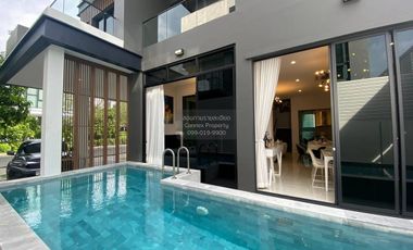 Haus zur Miete mit 5 Zimmer in Bang Kapi, Bangkok