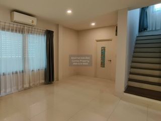 Casa en alquiler de 3 habitaciones en Prawet, Bangkok