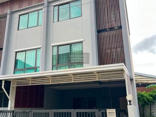 Reihenhaus zur Miete mit 4 Zimmer in Wang Thonglang, Bangkok