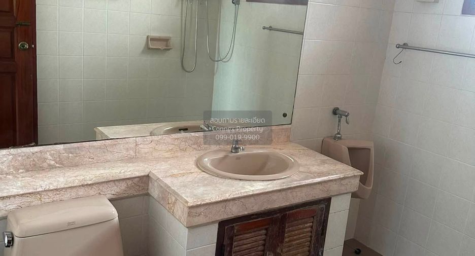 Haus zur Miete mit 4 Zimmer in Taling Chan, Bangkok