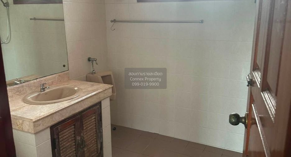 Haus zur Miete mit 4 Zimmer in Taling Chan, Bangkok