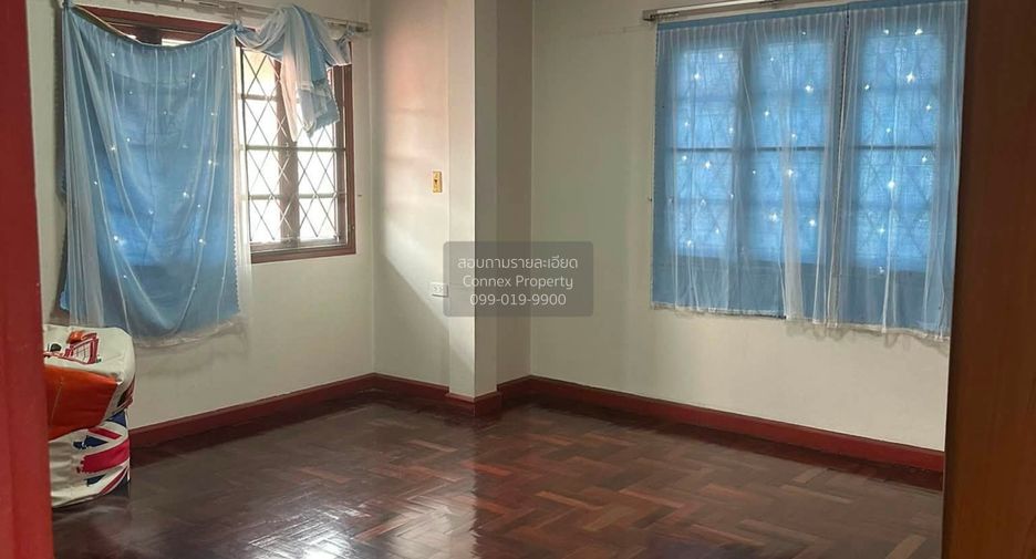 Haus zur Miete mit 4 Zimmer in Taling Chan, Bangkok