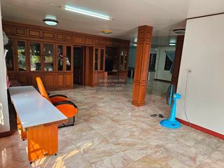 Haus zur Miete mit 4 Zimmer in Taling Chan, Bangkok