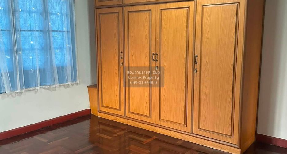 Haus zur Miete mit 4 Zimmer in Taling Chan, Bangkok