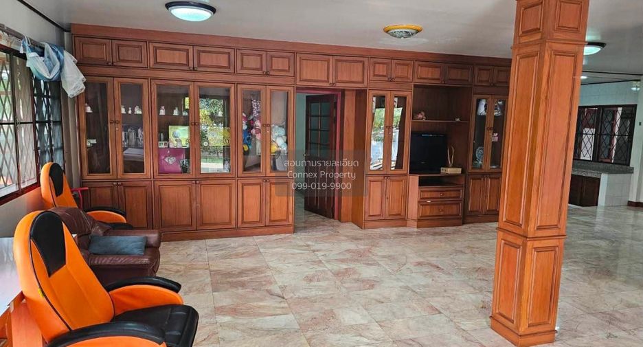 Haus zur Miete mit 4 Zimmer in Taling Chan, Bangkok