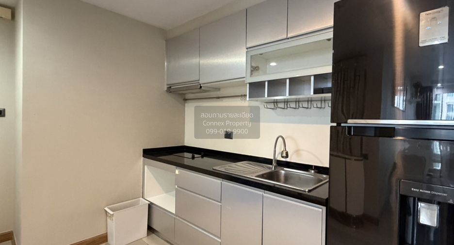 For rent 2 bedrooms condo in Huai Khwang, Bangkok