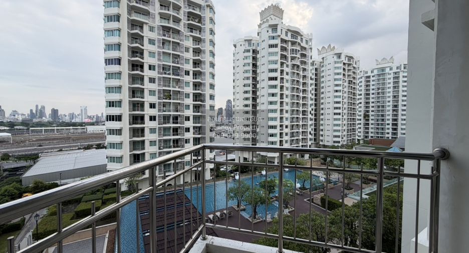 For rent 2 bedrooms condo in Huai Khwang, Bangkok