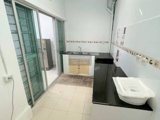 Аренда 3 спальни таунхаус в Pak Kret, Нонтабури