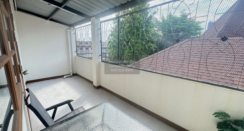 Casa adosada en venta de 4 habitaciones en Bangkok Yai, Bangkok