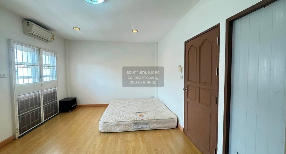 Casa adosada en venta de 4 habitaciones en Bangkok Yai, Bangkok