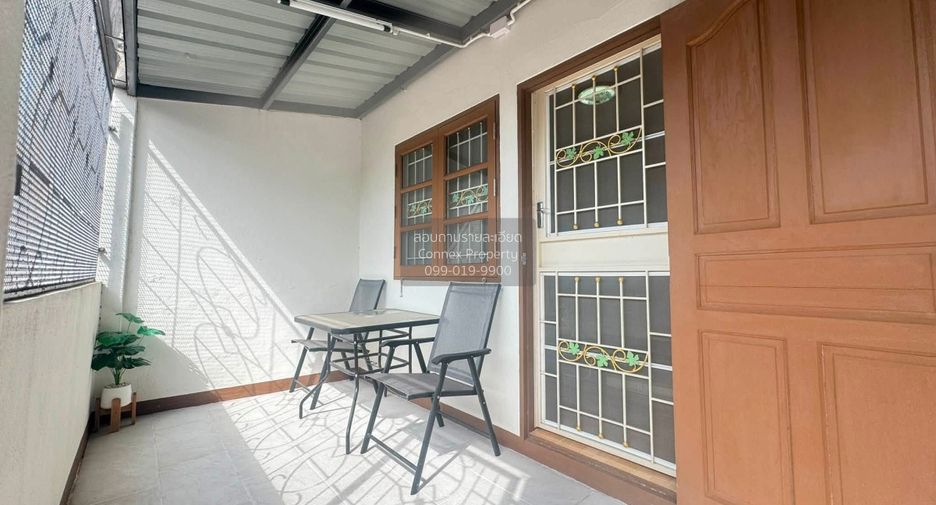 Casa adosada en venta de 4 habitaciones en Bangkok Yai, Bangkok