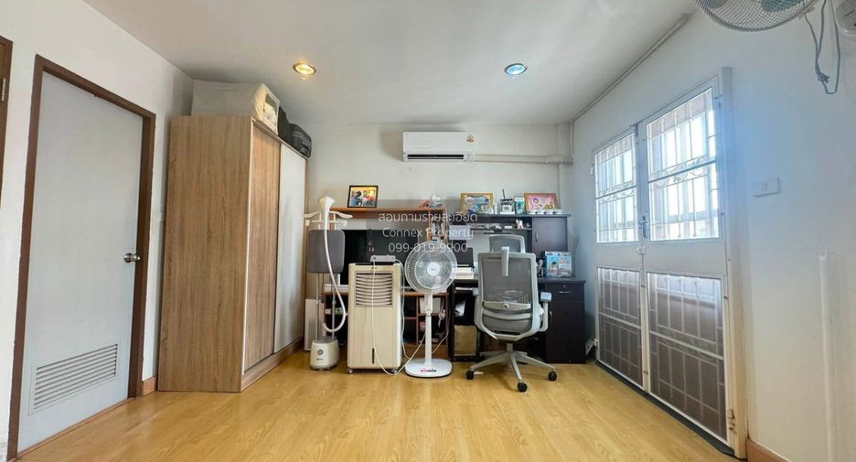 Casa adosada en venta de 4 habitaciones en Bangkok Yai, Bangkok