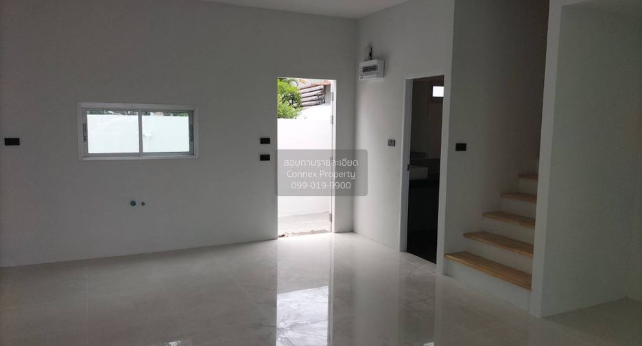 À vendre 3 chambres maison de ville à Ban Bueng, Chonburi