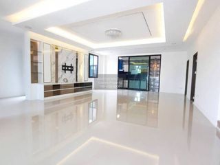 À vendre 5 chambres maison de ville à Bang Phli, Samut Prakan