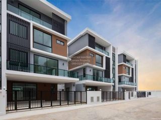 À vendre 5 chambres maison de ville à Bang Phli, Samut Prakan
