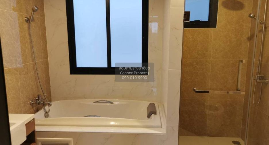 À vendre 5 chambres maison de ville à Bang Phli, Samut Prakan