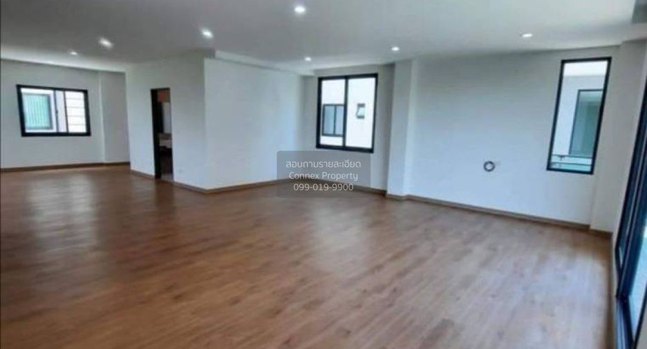 À vendre 5 chambres maison de ville à Bang Phli, Samut Prakan