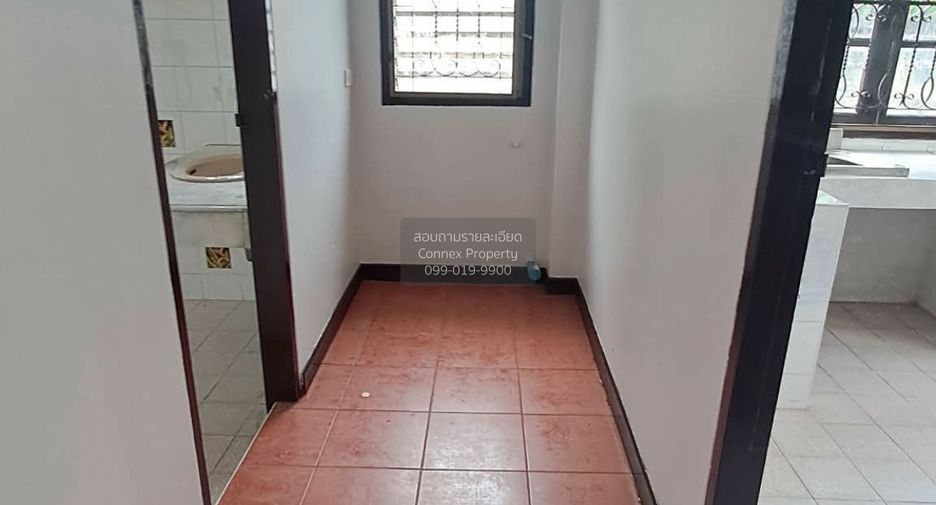 For sale 3 ベッドルーム house in Taling Chan, Bangkok