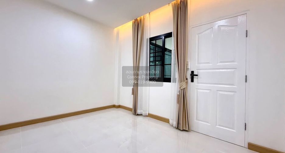 À vendre 4 chambres maison de ville à Bang Khae, Bangkok