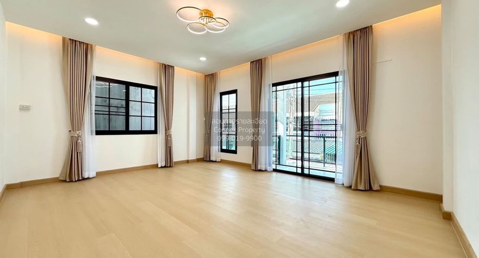 À vendre 4 chambres maison de ville à Bang Khae, Bangkok