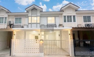À vendre 3 chambres maison de ville à Sai Mai, Bangkok