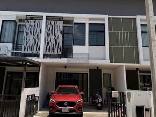 Casa adosada en venta de 4 habitaciones en Bang Bua Thong, Nonthaburi