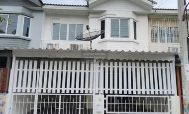Casa adosada en venta de 3 habitaciones en Bang Khun Thian, Bangkok