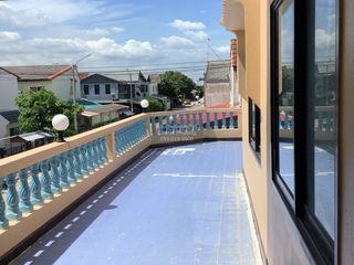 Casa adosada en venta de 5 habitaciones en Bang Bua Thong, Nonthaburi