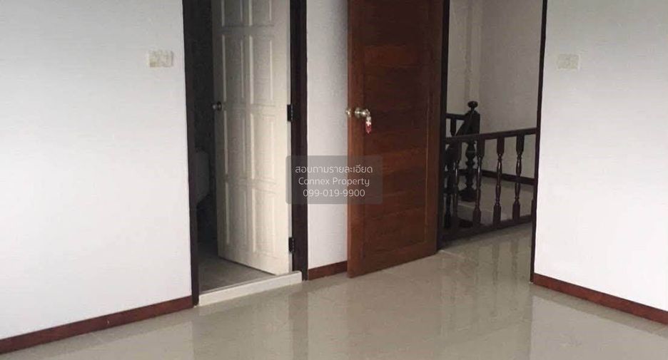For sale 4 bedrooms townhouse in Lak Si, Bangkok