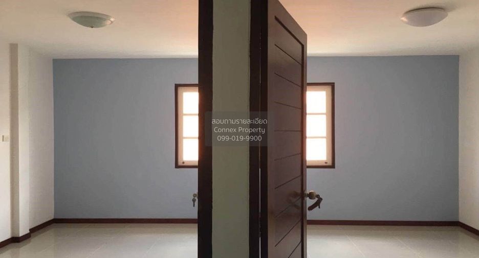 For sale 4 bedrooms townhouse in Lak Si, Bangkok