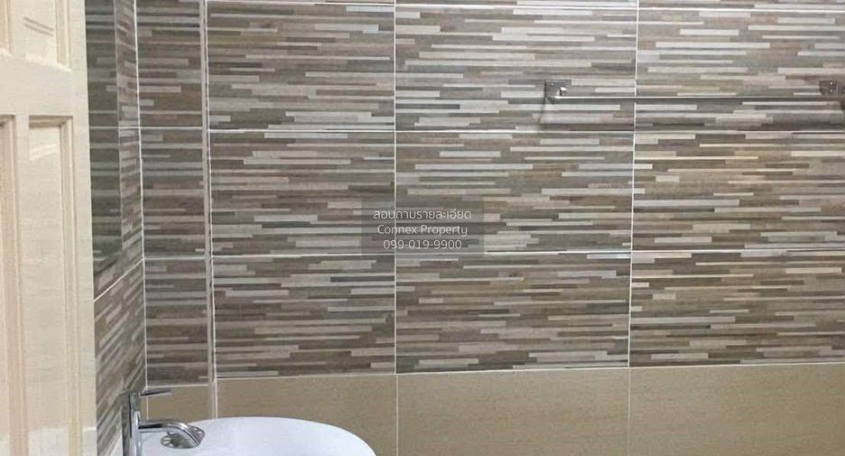 For sale 4 bedrooms townhouse in Lak Si, Bangkok