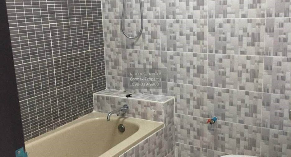 For sale 4 bedrooms townhouse in Lak Si, Bangkok