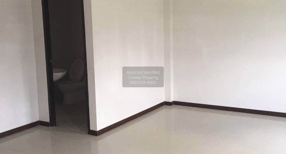For sale 4 bedrooms townhouse in Lak Si, Bangkok