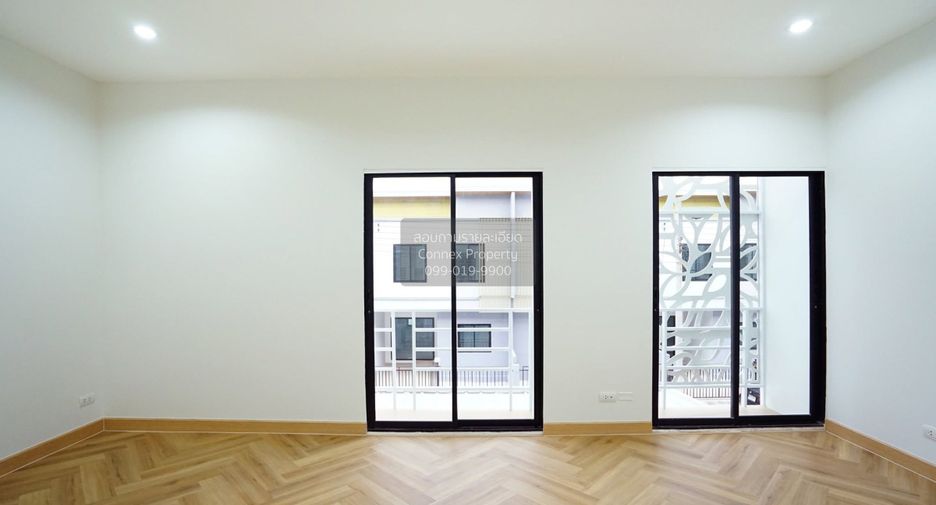 À vendre 3 chambres maison de ville à Sai Mai, Bangkok
