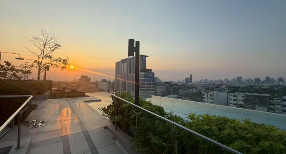 For sale 1 bed condo in Phra Khanong, Bangkok